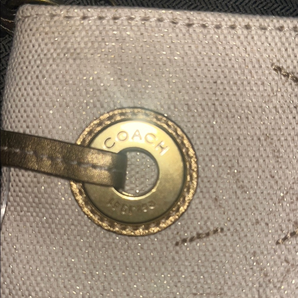 NWOT Elegant Coach Beige Clutch with Starfish Accent - Picture 6 of 8